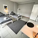 アパート 10e 90qm Wi-fi Free Parking Calm Back House *